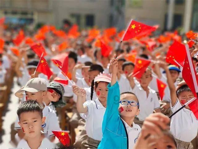 春节前来云南玩,吃云南米线,逛昆明老街,船游滇池这价格贵吗?